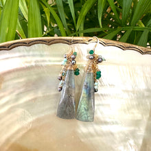 Lade das Bild in den Galerie-Viewer, Labradorite with Amazonite, Green Onyx &amp; Black Pearls Cluster Earrings, Gold Filled, 57MM
