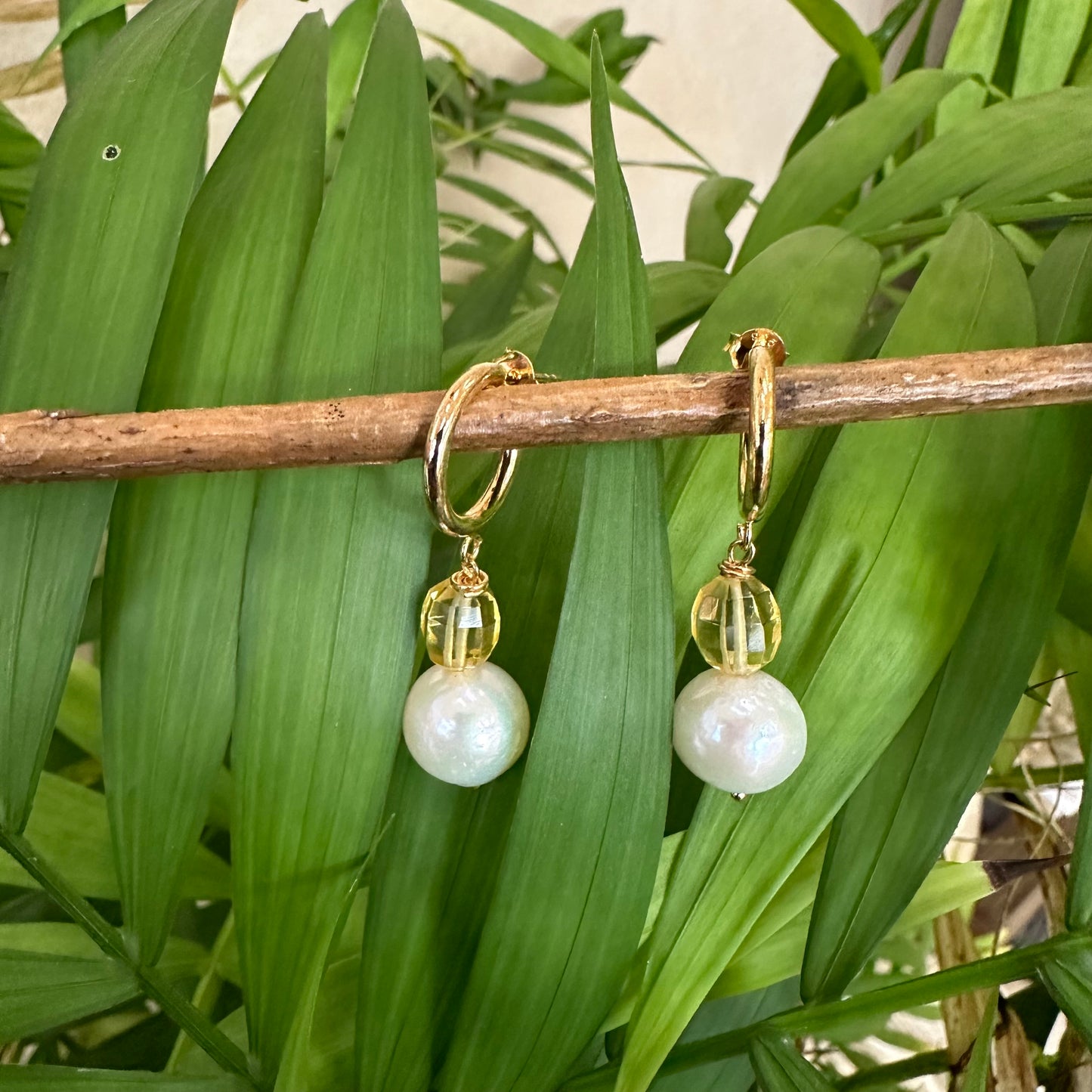 Pearl hoop earrings with citrine oval beads and luminous Edison pearls