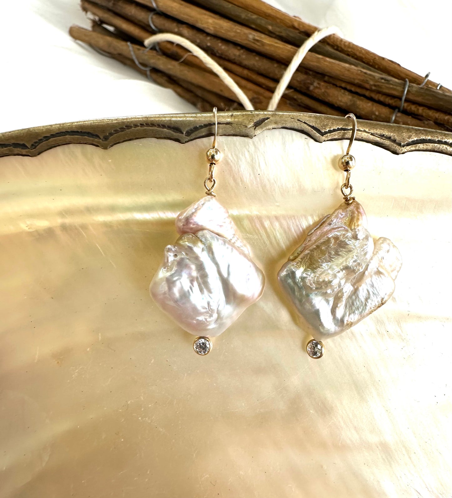 Boucles d'oreilles pendantes en perles en forme de diamant | Crochets 14 kGF | Zircone cubique transparente