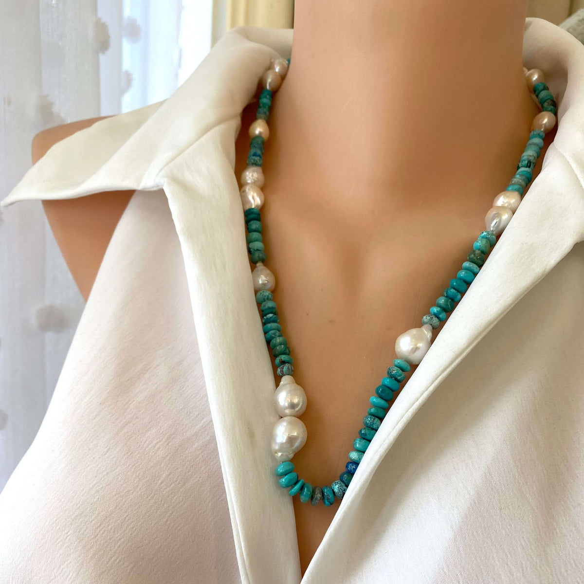 Arizona turquoise pearl necklace featuring genuine turquoise rondelle beads and pearls, elegantly displayed on a mannequin.