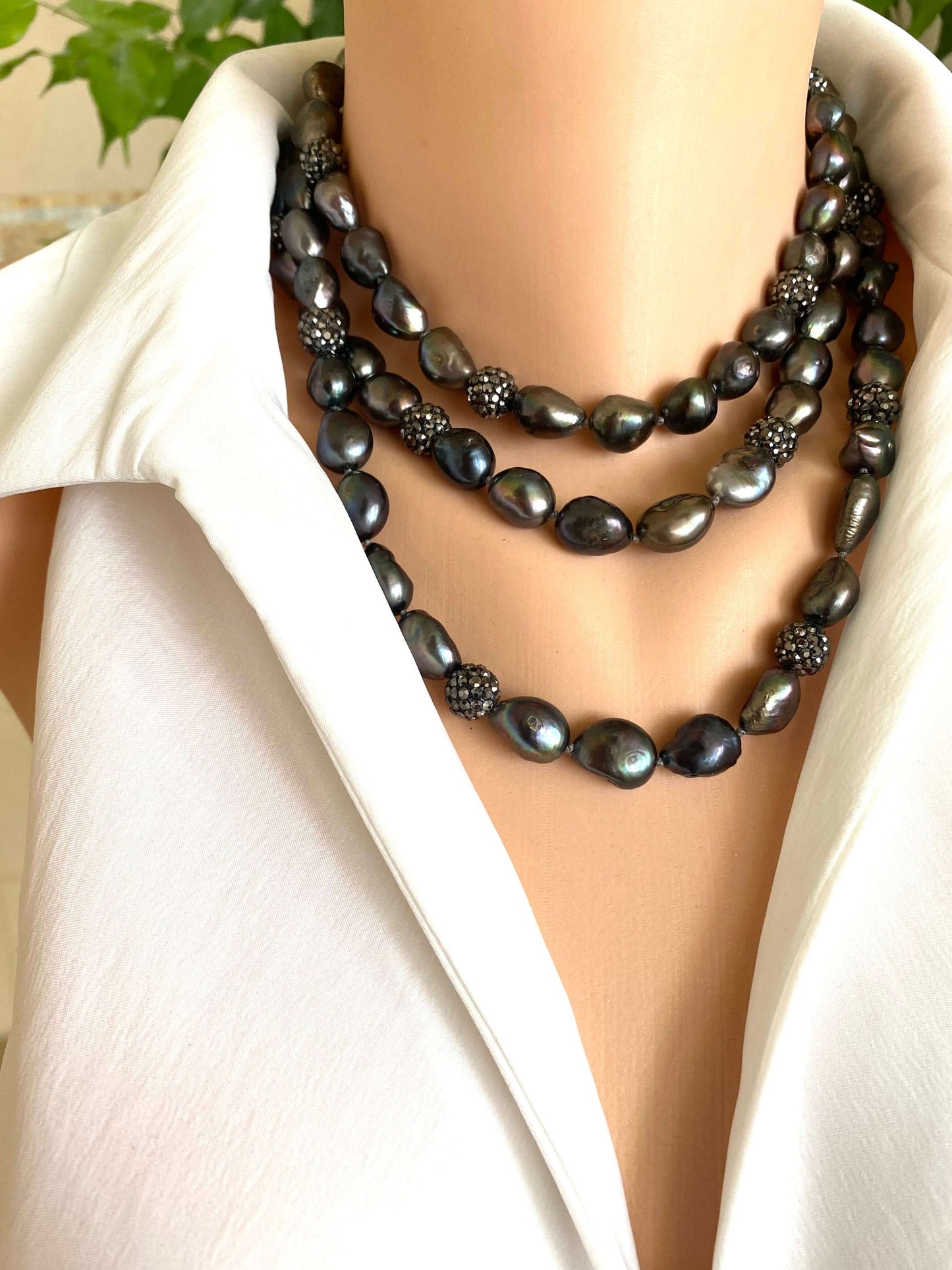 Black pearl necklace on a mannequin with a white blazer