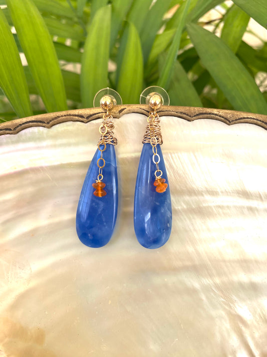 Blue Onyx Carnelian Earrings – Teardrop 14k Gold Filled featuring striking blue onyx stones and smooth carnelian beads.