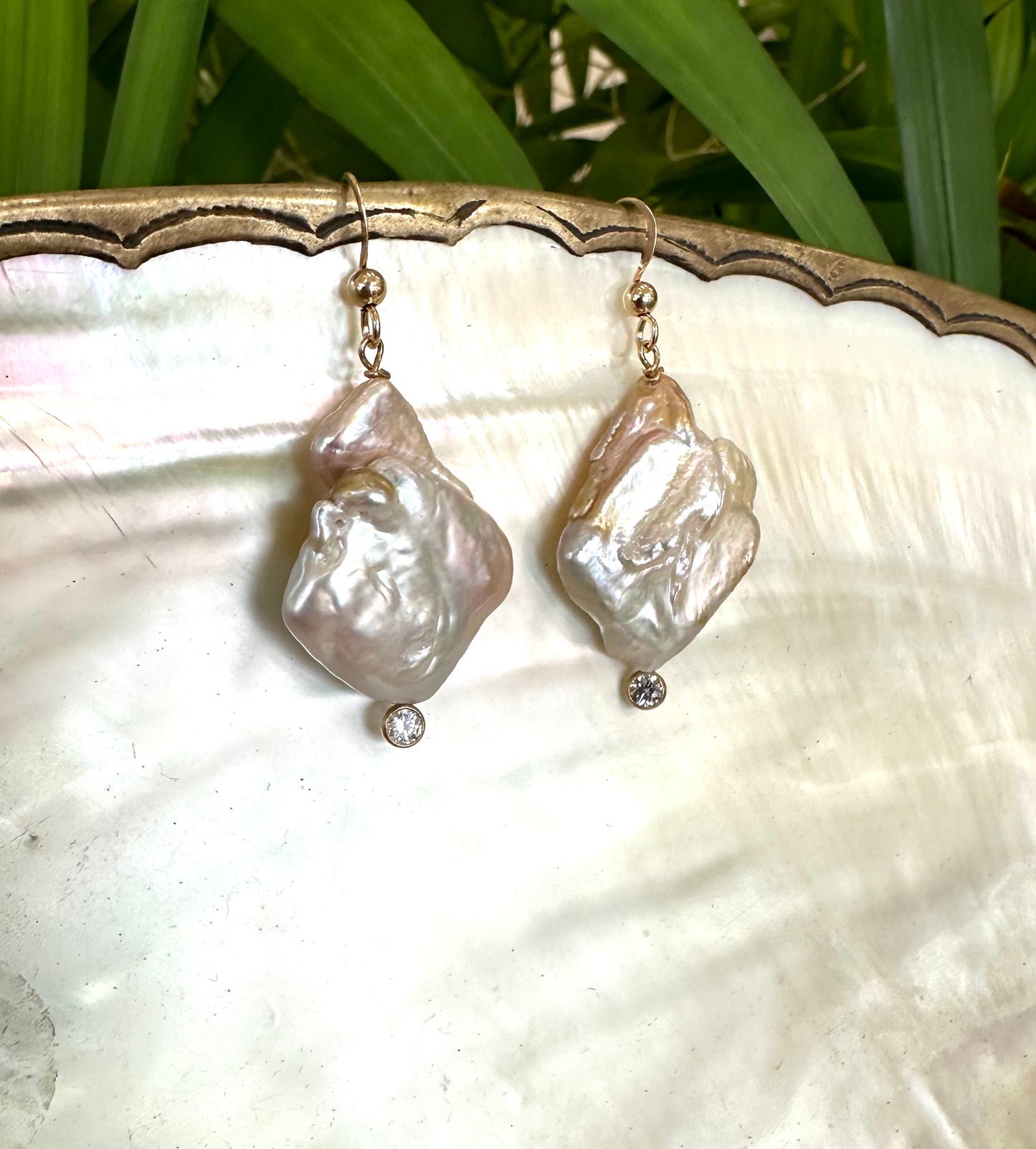 Boucles d'oreilles pendantes en perles en forme de diamant | Crochets 14 kGF | Zircone cubique transparente