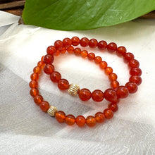 Charger l&#39;image dans la galerie, Orange Carnelian Stretch Bracelet in 6 or 8mm, Gold Filled, Red Agate Bracelet with Pearls, 7&quot;
