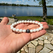 Lade das Bild in den Galerie-Viewer, White Tridacna Bracelet &amp; Sparkling CZ Pave Gunmetal Plated Accent Ball, 7&quot;inches, Unisex Bracelet
