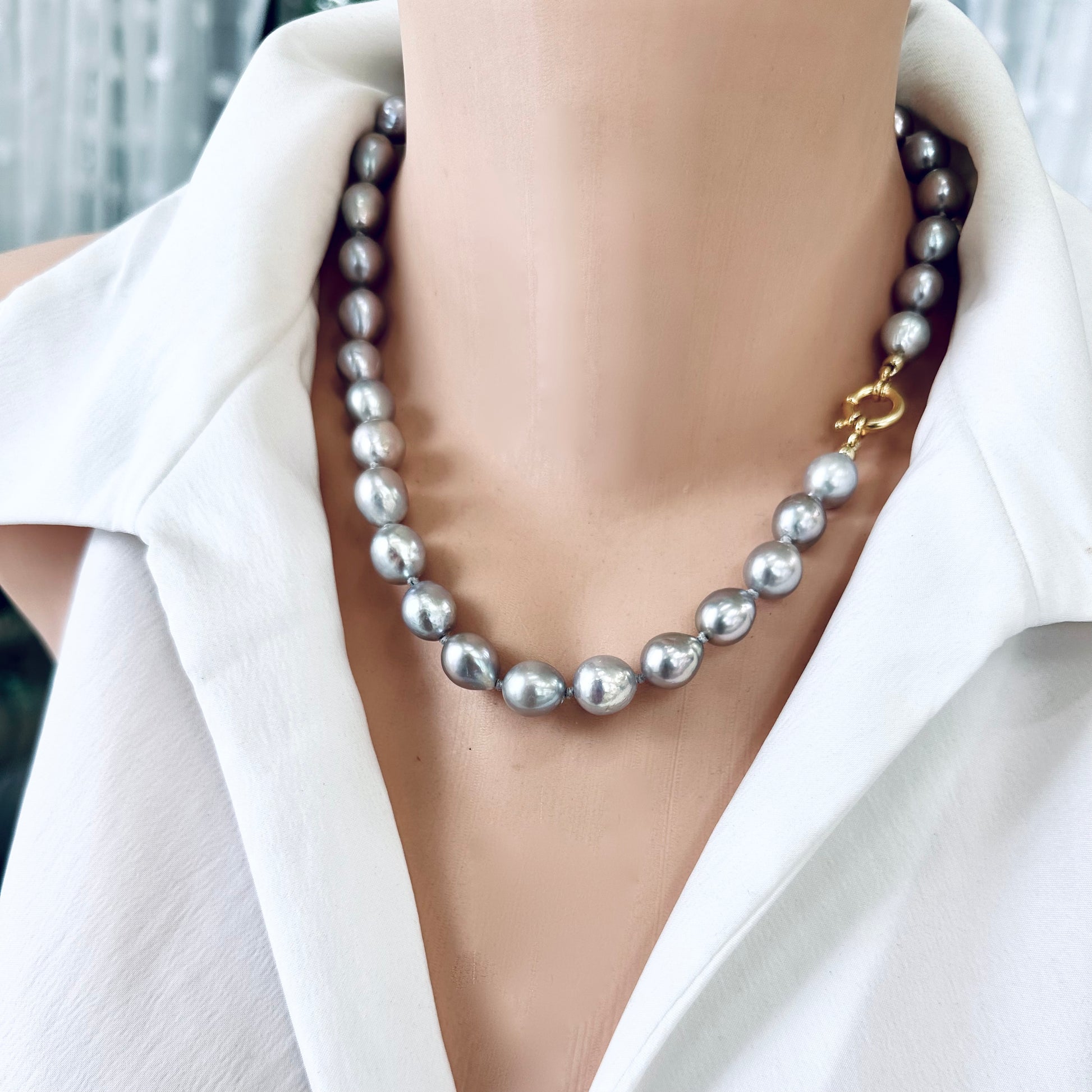 Grey Pearl Necklace with gold vermeil accents – mannequin close-up