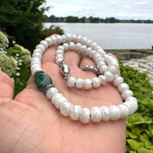 Lade das Bild in den Galerie-Viewer, Emerald and White Silverite Choker Necklace with Diamonds. 17&quot;inches
