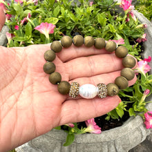 Load image into Gallery viewer, Golden Druzy Agate Beads &amp; Pearl Stretch Bracelet with Polymer Clay Rhinestones
