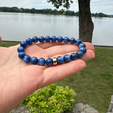 Charger l&#39;image dans la galerie, Blue Kyanite Stretch Bracelet in 6 or 8mm, Denim Blue Bracelet, Gold Filled, 7&quot;in
