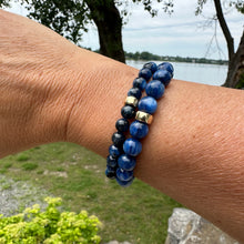 Charger l&#39;image dans la galerie, Blue Kyanite Stretch Bracelet in 6 or 8mm, Denim Blue Bracelet, Gold Filled, 7&quot;in
