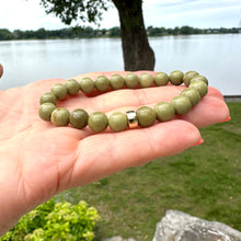 Carica l&#39;immagine nel visualizzatore di Gallery, Genuine Beaded Olive Green Jasper Stretchy Bracelet in 6 or 8mm, Gold Filled, 7&quot;inches
