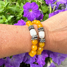 Charger l&#39;image dans la galerie, Yellow Jade Beads &amp; Freshwater Pearl Stretch Bracelet with Sparkly Rhinestones, Gunmetal Plated,7&quot;
