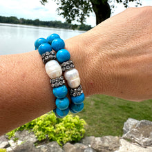 Cargar imagen en el visor de la galería, Turquoise Howlite Beads &amp; Freshwater Pearl Stretch Bracelet, Sparkly Rhinestones, Gunmetal Plated, 7&quot;inches
