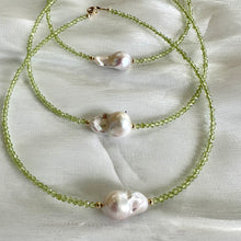 Carica l&#39;immagine nel visualizzatore di Gallery, Peridot &amp; Baroque Pearl Necklace, Peridot Jewelry, August Birthstone, Gold Filled
