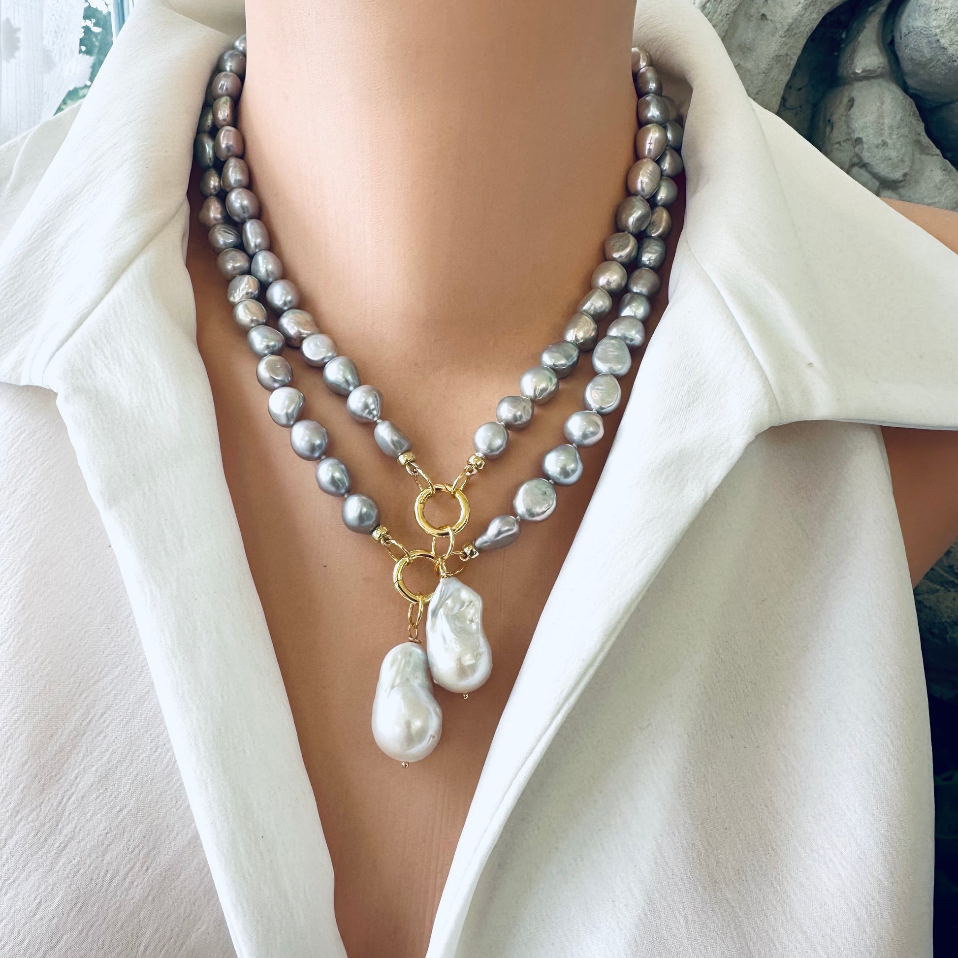 Grey pearl necklace with white Baroque pearl pendant showcasing elegance and craftsmanship.