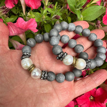 Load image into Gallery viewer, Silver Grey Druzy Agate Beads &amp; Freshwater Pearls Stretch Bracelet with Rhinestones
