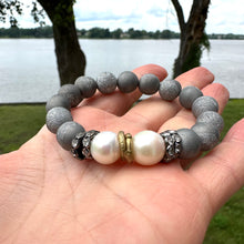 Load image into Gallery viewer, Silver Grey Druzy Agate &amp; Pearls Stretch Bracelet
