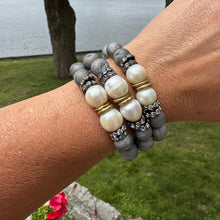 Load image into Gallery viewer, Silver Grey Druzy Agate Beads &amp; Freshwater Pearls Stretch Bracelet with Rhinestones
