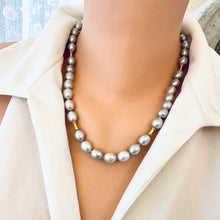 Cargar imagen en el visor de la galería, Grey Pearl Necklace with Gold Vermeil Silver Plated Details, 19.5&quot;inches
