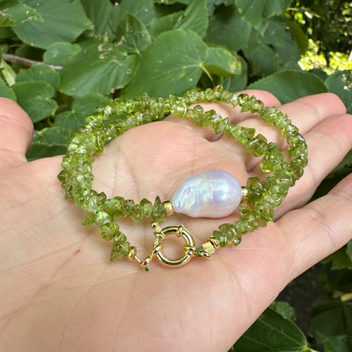 olive green peridot nugget beads and a beautiful freshwater baroque pearl in the middle.
Vermeil Gold Plated silver Marine Clasp and beads
Length is 16.5