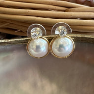 Mabe Edison pearl stud earrings in gold vermeil displayed on pearl and beige background