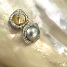 Lade das Bild in den Galerie-Viewer, Peacock Light Grey Mabe Pearl Stud Earrings with Cz Accents, Sterling Silver
