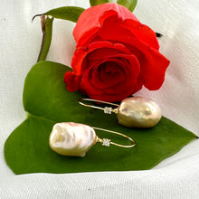 Lade das Bild in den Galerie-Viewer, Golden Baroque Pearl Drop Earrings with CZ | Gold Vermeil Plated Silver Fish Hooks
