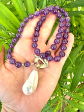 Cargar imagen en el visor de la galería, Amethyst Toggle Necklace with Baroque Pearl Pendant

