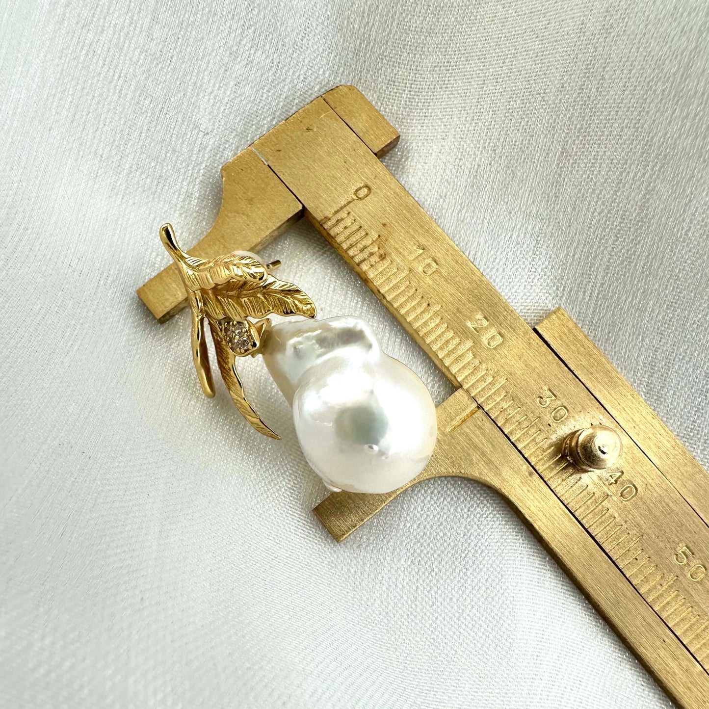 Size reference of Baroque Pearl Earring showing 30mm drop length against white background.