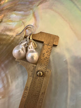 Carica l&#39;immagine nel visualizzatore di Gallery, White Baroque Pearl Drop Earrings, in Silver or GV
