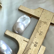 Cargar imagen en el visor de la galería, Citrine Studs &amp; Removable Baroque Pearl Earrings
