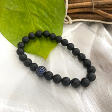 Carica l&#39;immagine nel visualizzatore di Gallery, Matte Black Onyx Stretchy Bracelet For Men with Blue Cz Paved Gunmetal Spacer,  7.5&quot;
