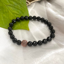 Charger l&#39;image dans la galerie, Faceted Black Onyx Stretchy Bracelet For Men with Black Cz Paved Rose Gold Plated Spacer, 7.5&quot;inches
