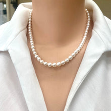 Charger l&#39;image dans la galerie, Elegant Freshwater Pearl Necklace w Gold Filled Heart Chain
