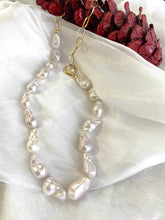 Charger l&#39;image dans la galerie, Asymmetric White Baroque Pearl &amp; Chunky Gold Vermeil Chain Necklace | Stylish Vermeil Push Lock Clasp | 24.5’inches
