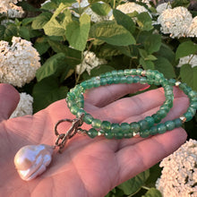 Cargar imagen en el visor de la galería, Green Onyx &amp; Baroque Pearl Toggle Necklace, Gold Bronze
