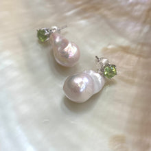 Cargar imagen en el visor de la galería, Peridot, Amethyst or Blue Topaz Studs &amp; Baroque Pearl Earrings
