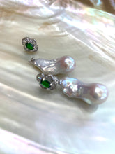 Cargar imagen en el visor de la galería, Green Diopside Studs &amp; Removable Baroque Pearl Drop Earrings
