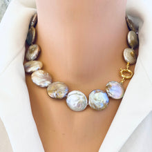 Charger l&#39;image dans la galerie, Large Coin Pearl Chunky Necklace
