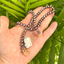 Carica l&#39;immagine nel visualizzatore di Gallery, Lavender Pearls Toggle Necklace &amp; White Baroque Pearl Pendant
