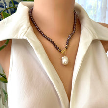 Cargar imagen en el visor de la galería, Bois de Rose Pearls Toggle Necklace &amp; White Baroque Pearl Pendant

