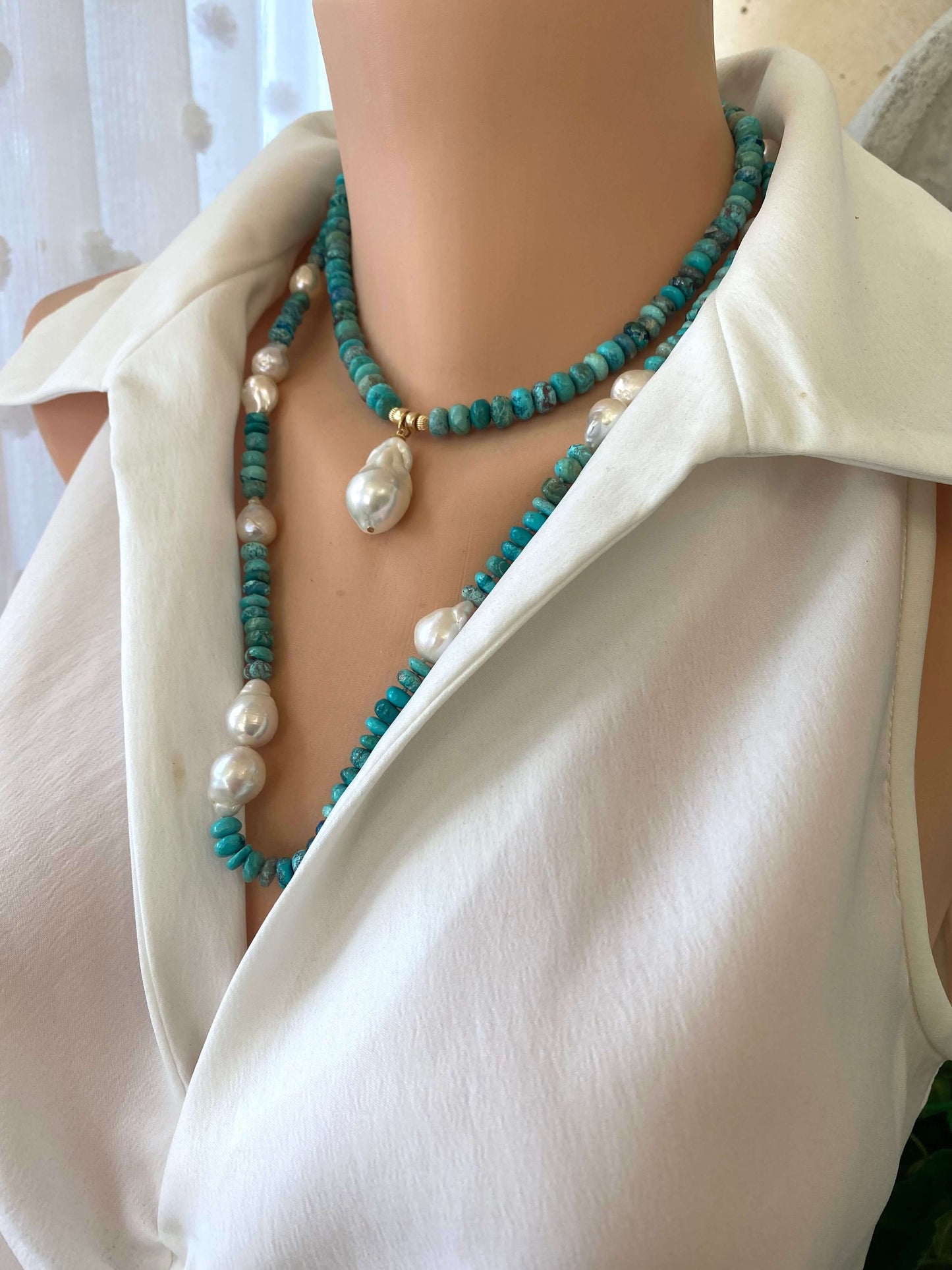 Arizona turquoise pearl necklace featuring turquoise rondelle beads and elegant pearls, handcrafted design.