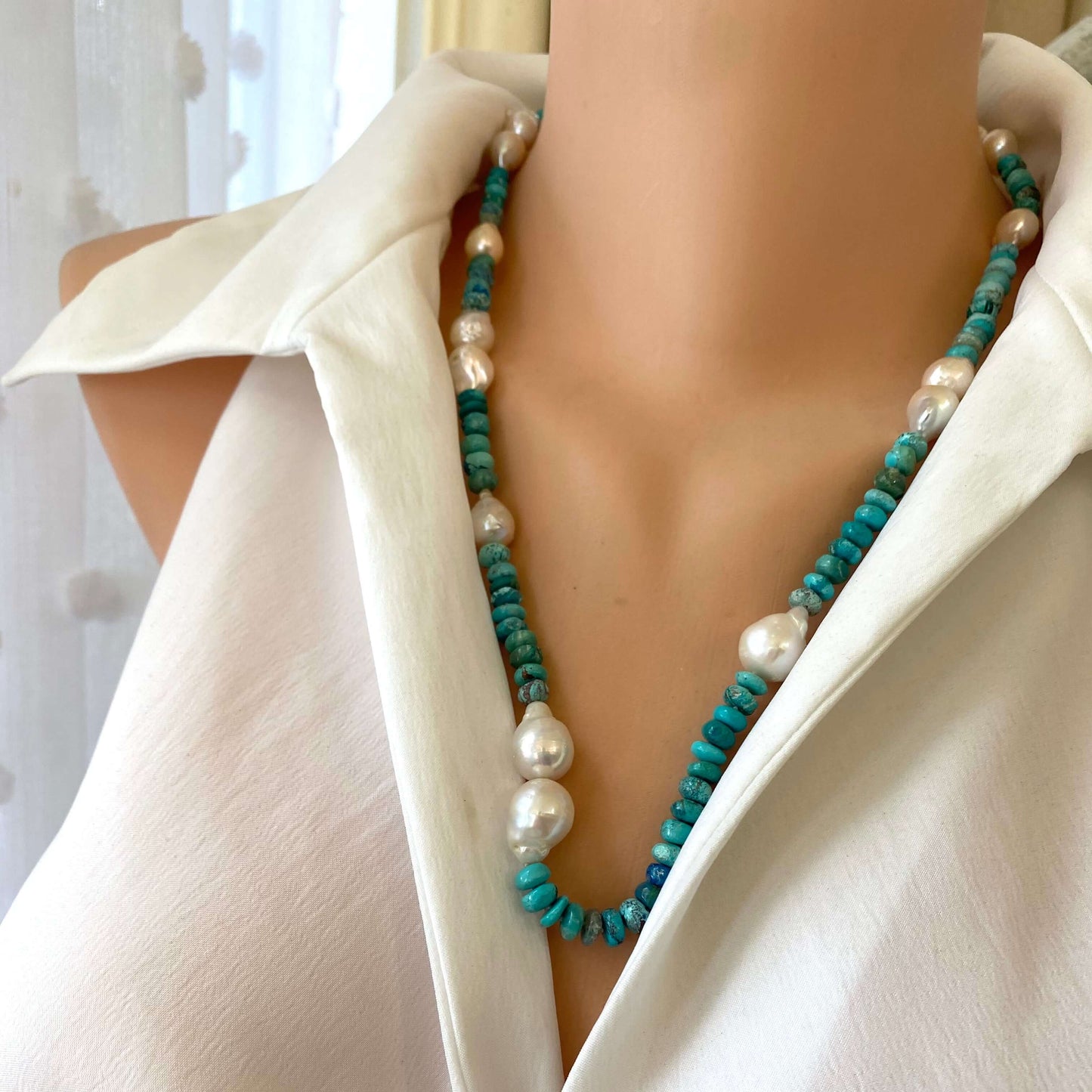Arizona turquoise pearl necklace featuring genuine turquoise rondelle beads and pearls, elegantly displayed on a mannequin.