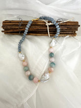 Lade das Bild in den Galerie-Viewer, Blue Jade Morganite Aquamarine Pearl Necklace | Baroque Design
