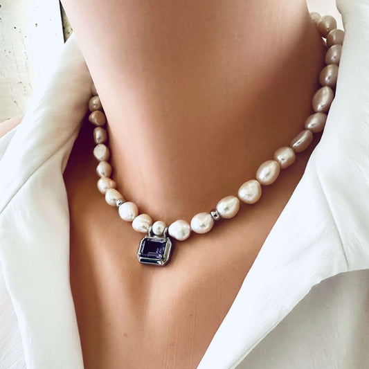 White Nugget Pearl Necklace with Amethyst Pendant – 'Viola' Collection elegantly worn, showcasing its luxurious design.
