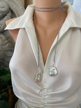 Cargar imagen en el visor de la galería, Labradorite &amp; Two Baroque Pearl Lariat Necklace | 52&quot;
