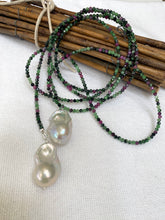 Cargar imagen en el visor de la galería, Ruby Zoisite &amp; Two Baroque Pearl Lariat Necklace | 54&quot;
