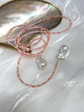 Cargar imagen en el visor de la galería, Pink Opal &amp; Two Baroque Pearl Lariat Necklace | 52&quot;
