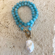 Charger l&#39;image dans la galerie, Large Blue Amazonite Beads and White Baroque Pearl Necklace, Gold Filled &amp; Gold Bronze Toggle Necklace, 18&#39;in

