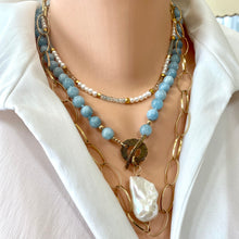 Cargar imagen en el visor de la galería, blue aquamarine beaded necklace with white baroque pearl pendant
